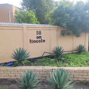 https://zenith-house-boston-self-catering-accomodation.hotels-capetown.com