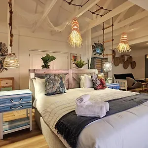 https://sunsand-camps-bay.hotels-capetown.com